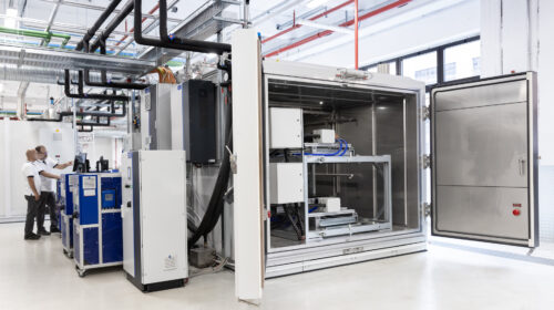 Stellantis inaugura in Italia il suo primo Battery Technology Center