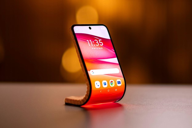 Motorola presenta il primo concept di smartphone con display adattivo
