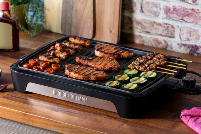 Da George Foreman arriva il nuovo grill Smokeless BBQ