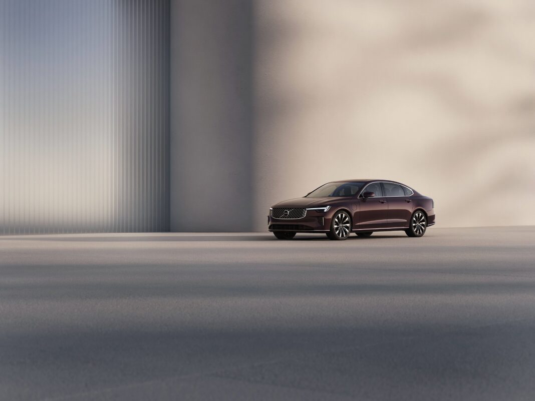 Refreshed Volvo S90 exterior