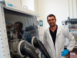 Catturare e purificare CO2 producendo energia