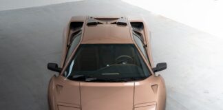 Eccentrica avvia la produzione della sua V12 restomod