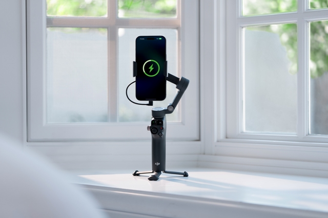 OM8_Phone Charging_EN