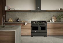 Bertazzoni presenta le nuove cucine freestanding della Serie Professional Carbonio