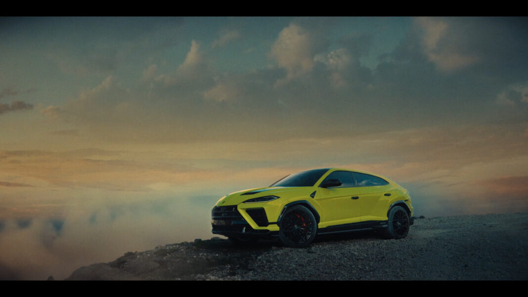 Lamborghini_ Urus at its peak (4)