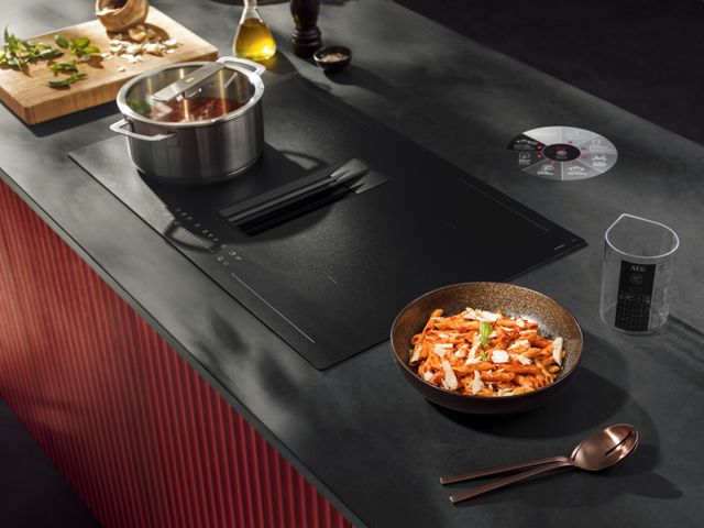 AEG_Piano cottura Serie 7000 OnePot Pasta_ambientata