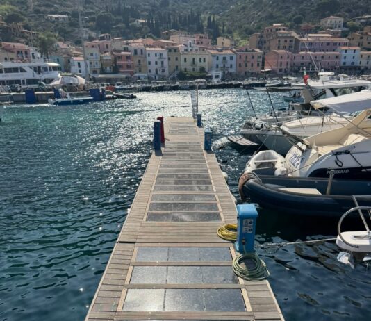 Al Giglio il primo pontile che produce energia dal sole e dal moto ondoso